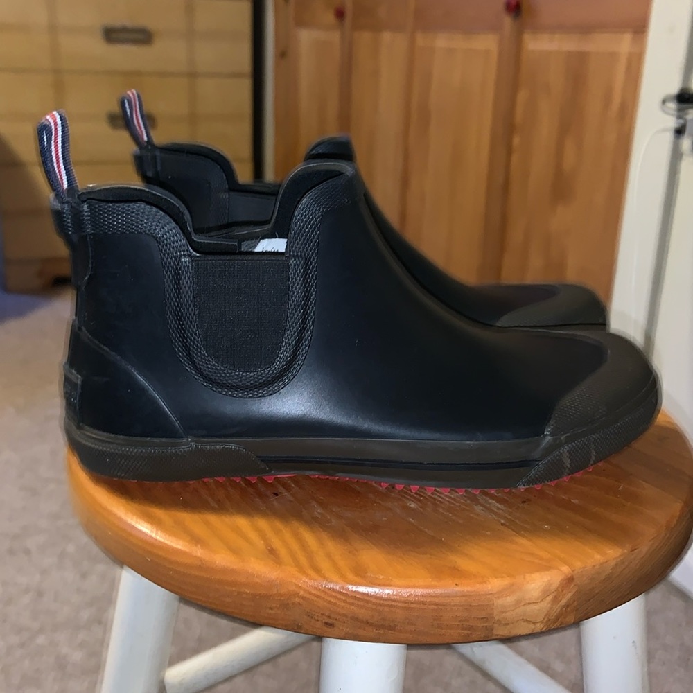 Men’s Joules welly-bobs short rain boots size 9 black with red bottoms